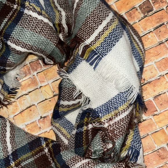 **5 for $20** Large Plaid Scarf - Picture 3 of 3